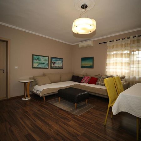 Eos Apartment Tirana Exterior foto